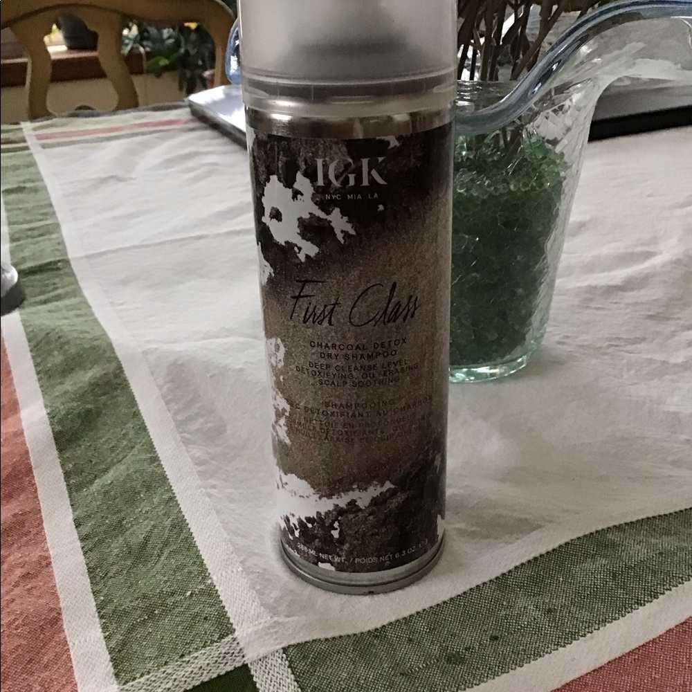 IGK First Class Charcoal Detox Dry Shampoo
